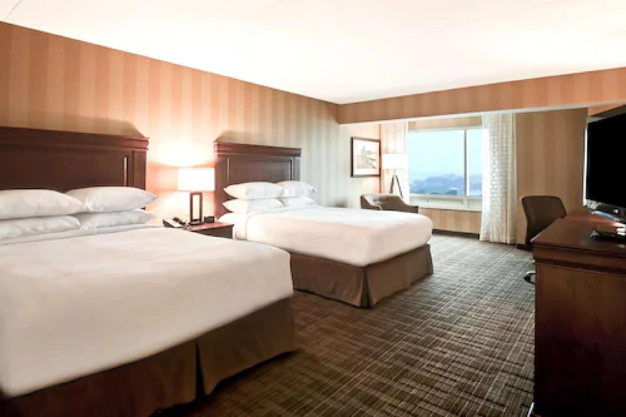 Doubletree Fallsview Resort & Spa By Hilton - Ниагарски водопад Екстериор снимка