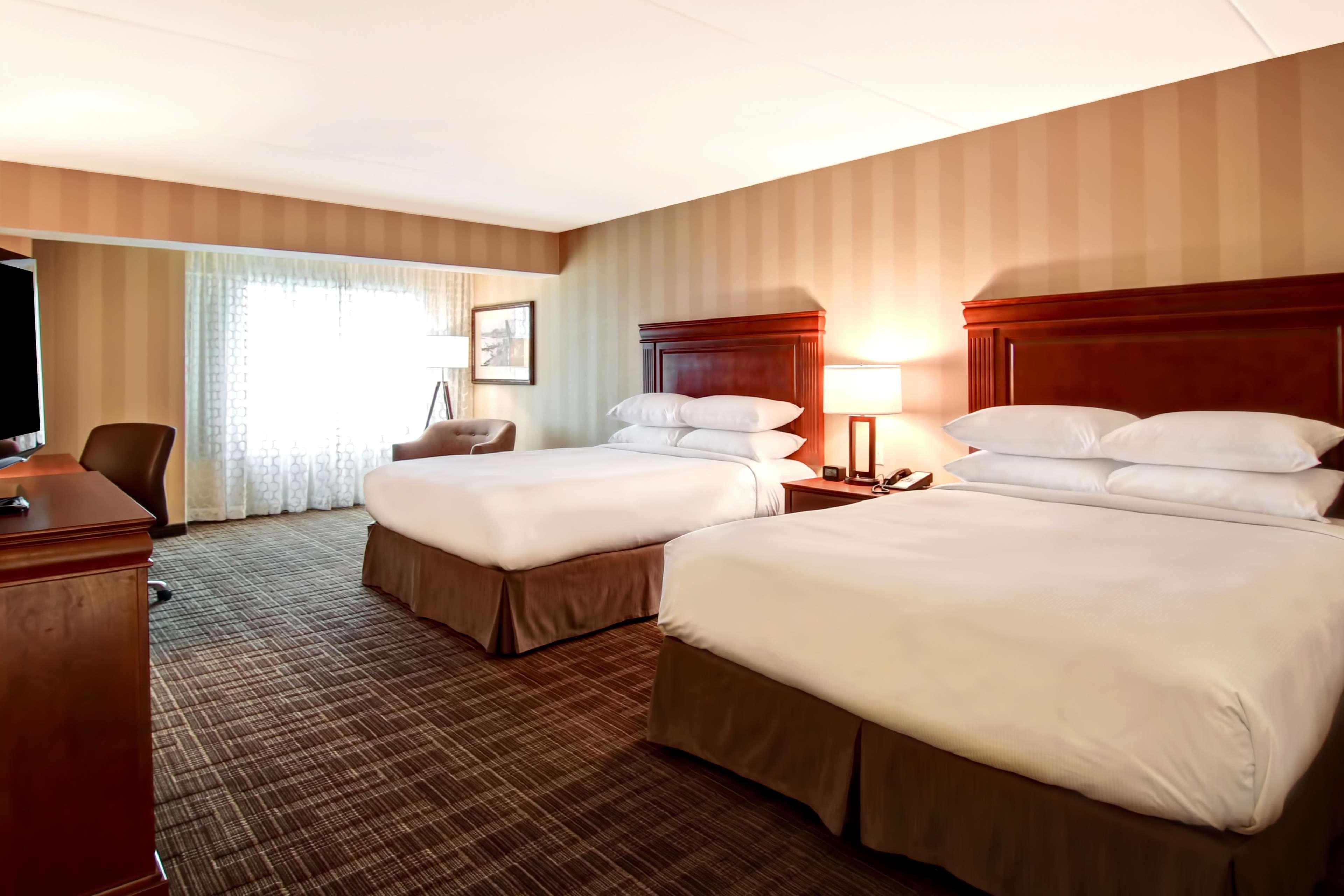Doubletree Fallsview Resort & Spa By Hilton - Ниагарски водопад Екстериор снимка