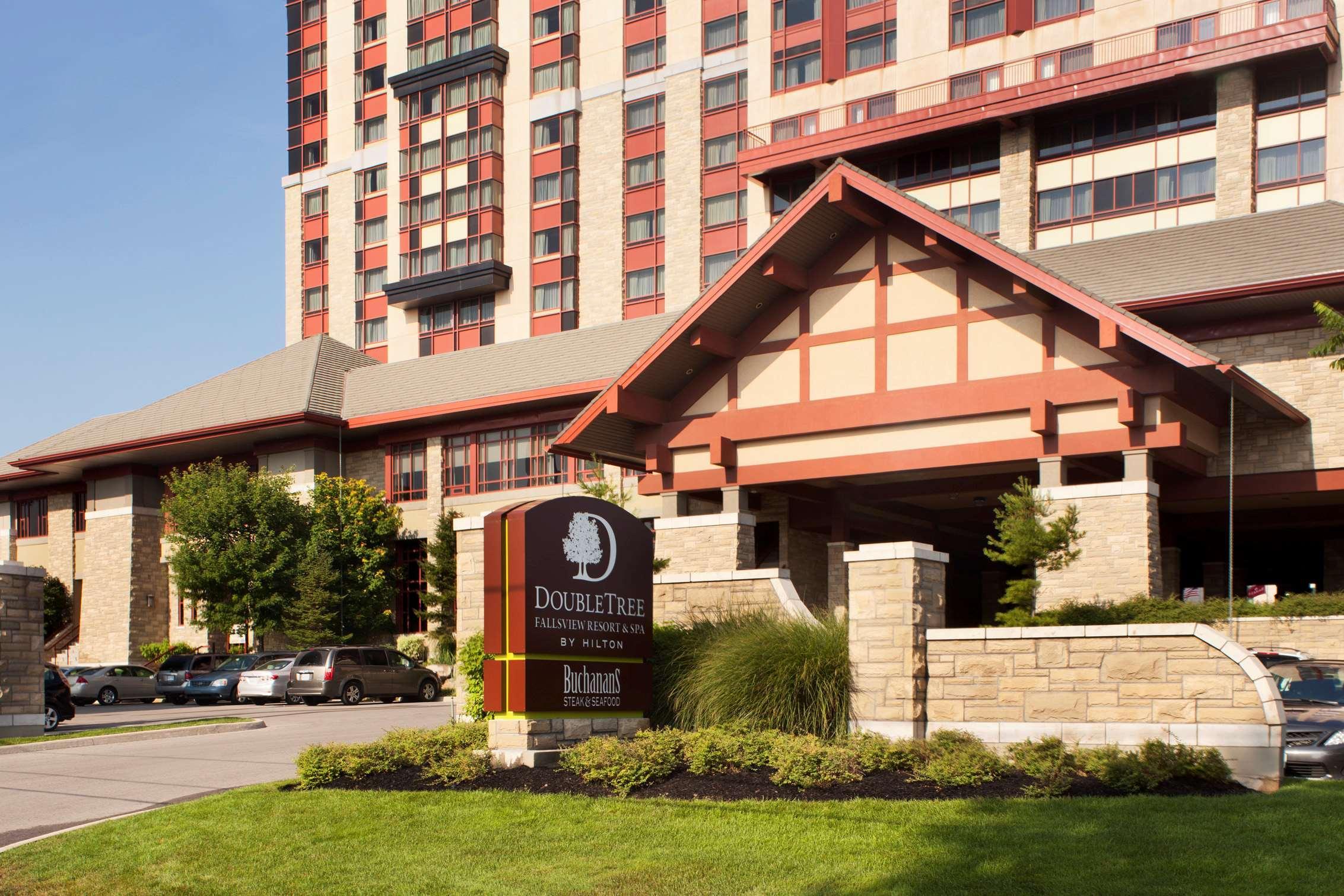 Doubletree Fallsview Resort & Spa By Hilton - Ниагарски водопад Екстериор снимка