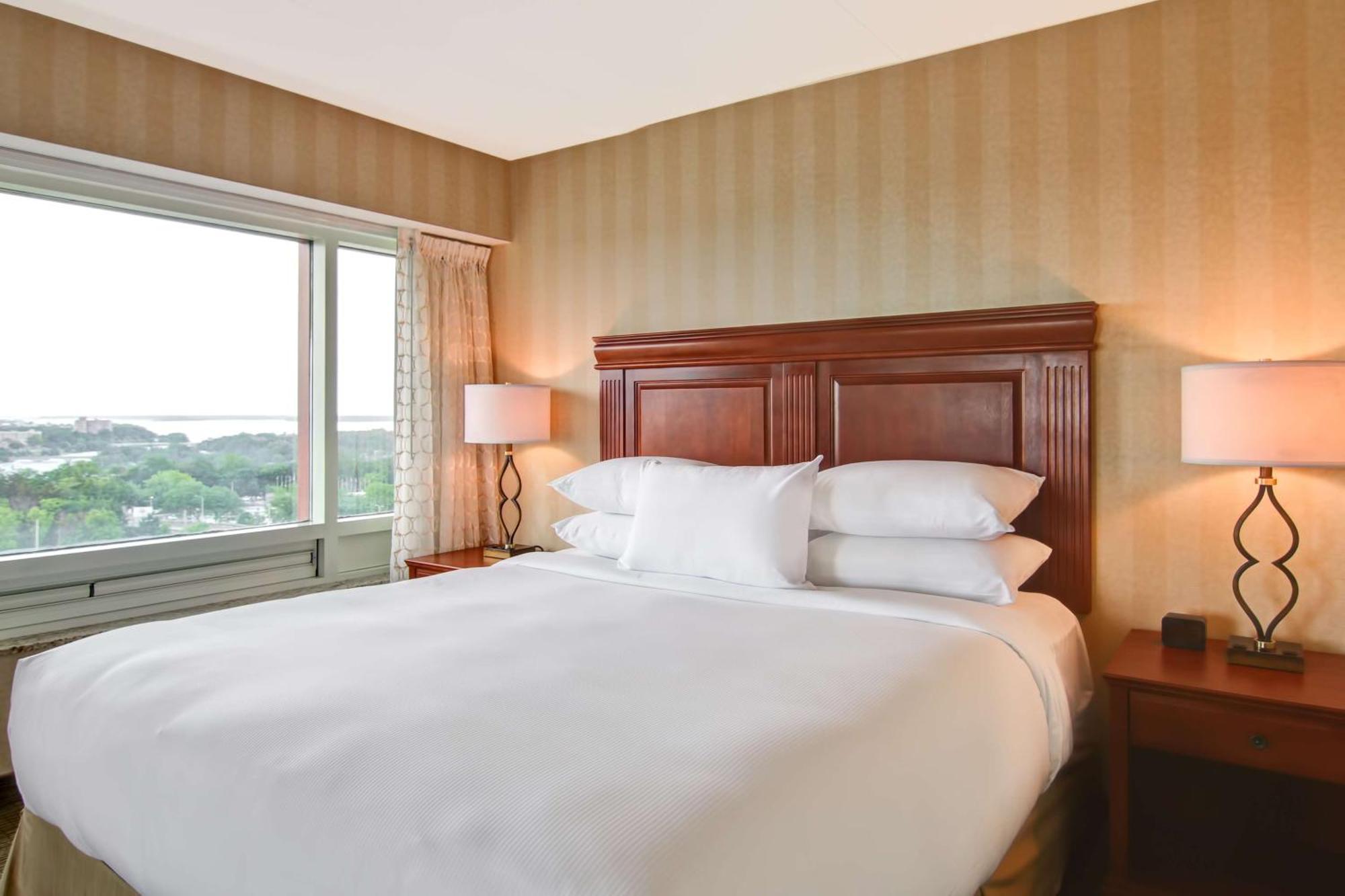 Doubletree Fallsview Resort & Spa By Hilton - Ниагарски водопад Екстериор снимка