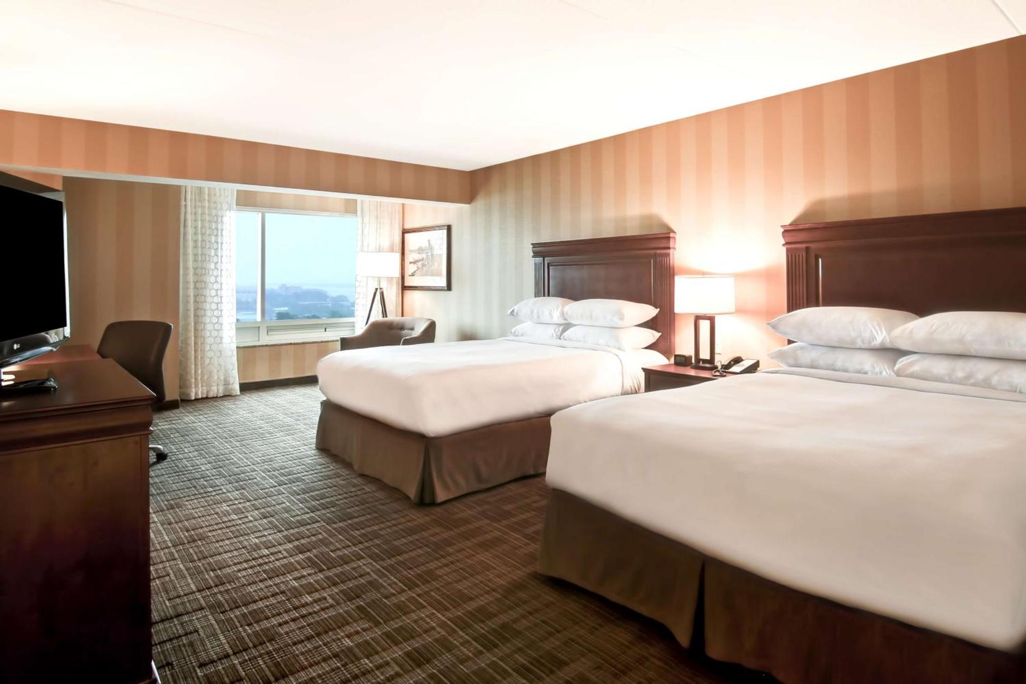 Doubletree Fallsview Resort & Spa By Hilton - Ниагарски водопад Екстериор снимка
