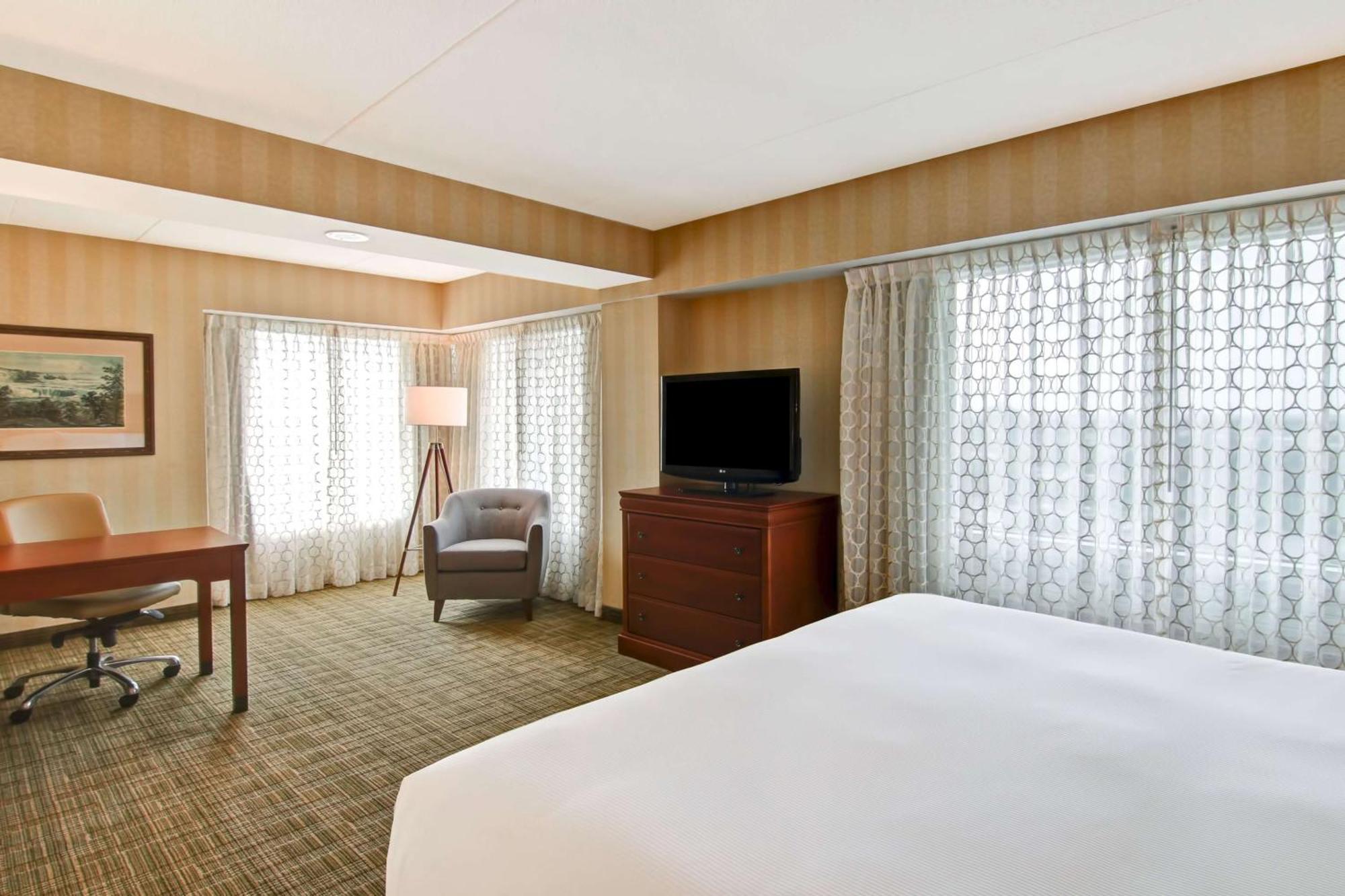 Doubletree Fallsview Resort & Spa By Hilton - Ниагарски водопад Екстериор снимка