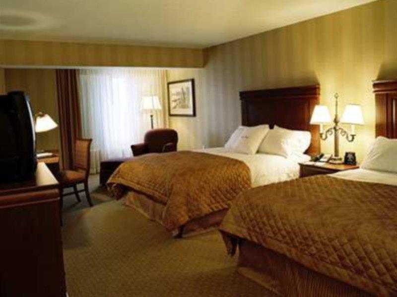 Doubletree Fallsview Resort & Spa By Hilton - Ниагарски водопад Стая снимка