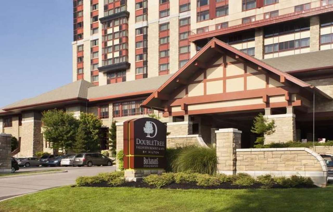 Doubletree Fallsview Resort & Spa By Hilton - Ниагарски водопад Екстериор снимка